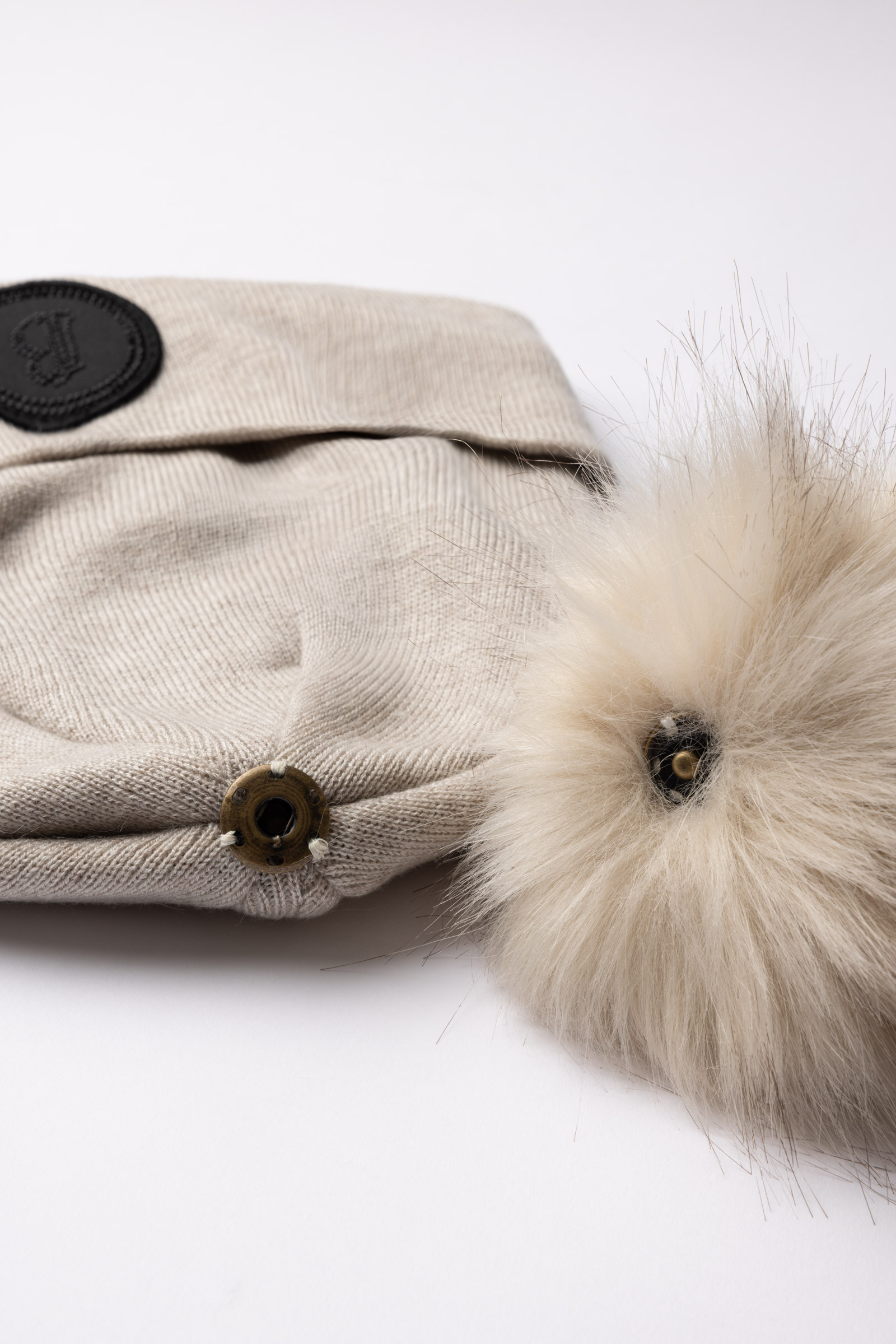 B Vertigo Sydney Dziana czapka z odpinanym pomponem