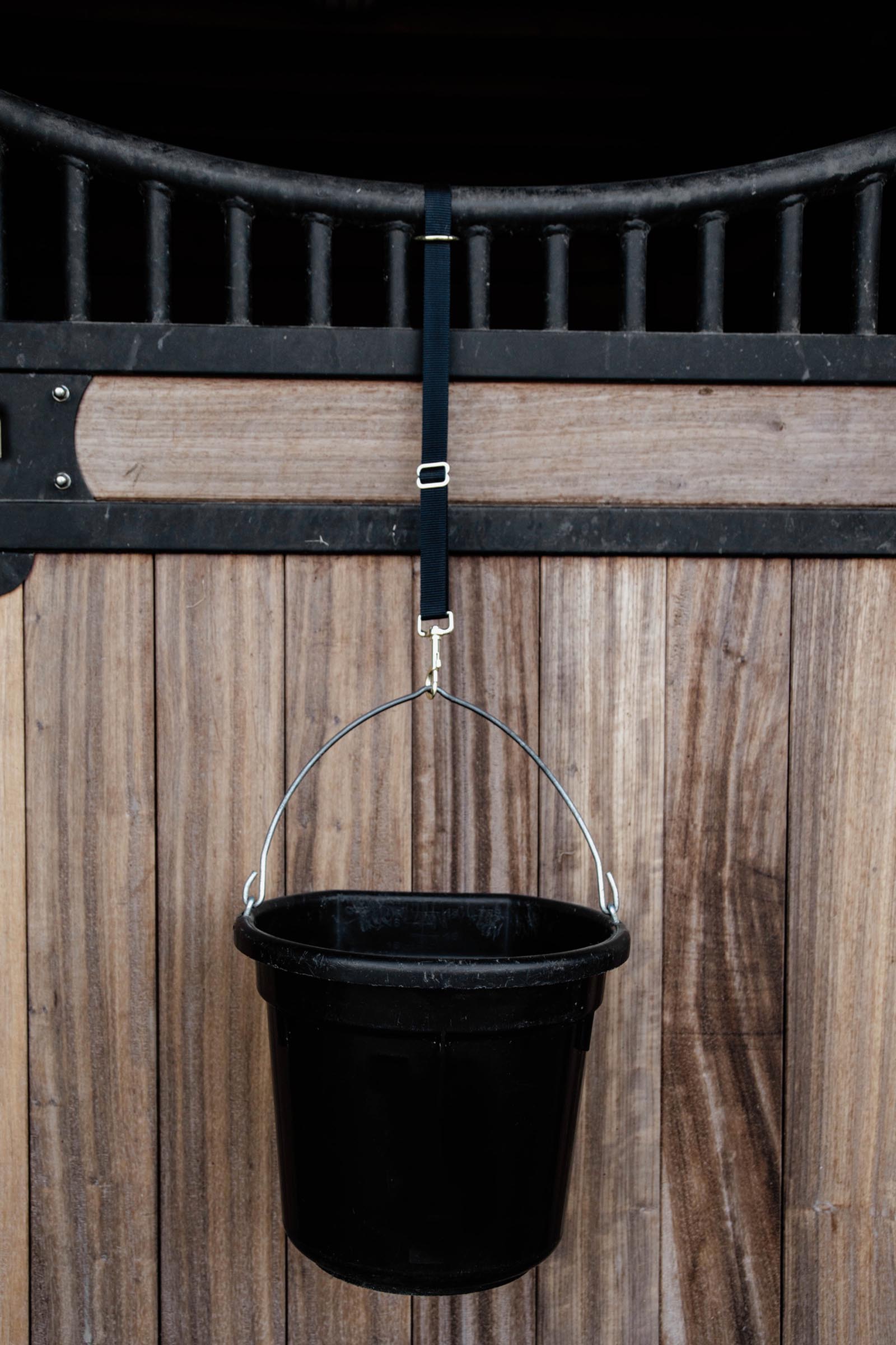 Kentucky Horsewear długi nylonowy uchwyt z hakiem i k&oacute;łkiem  