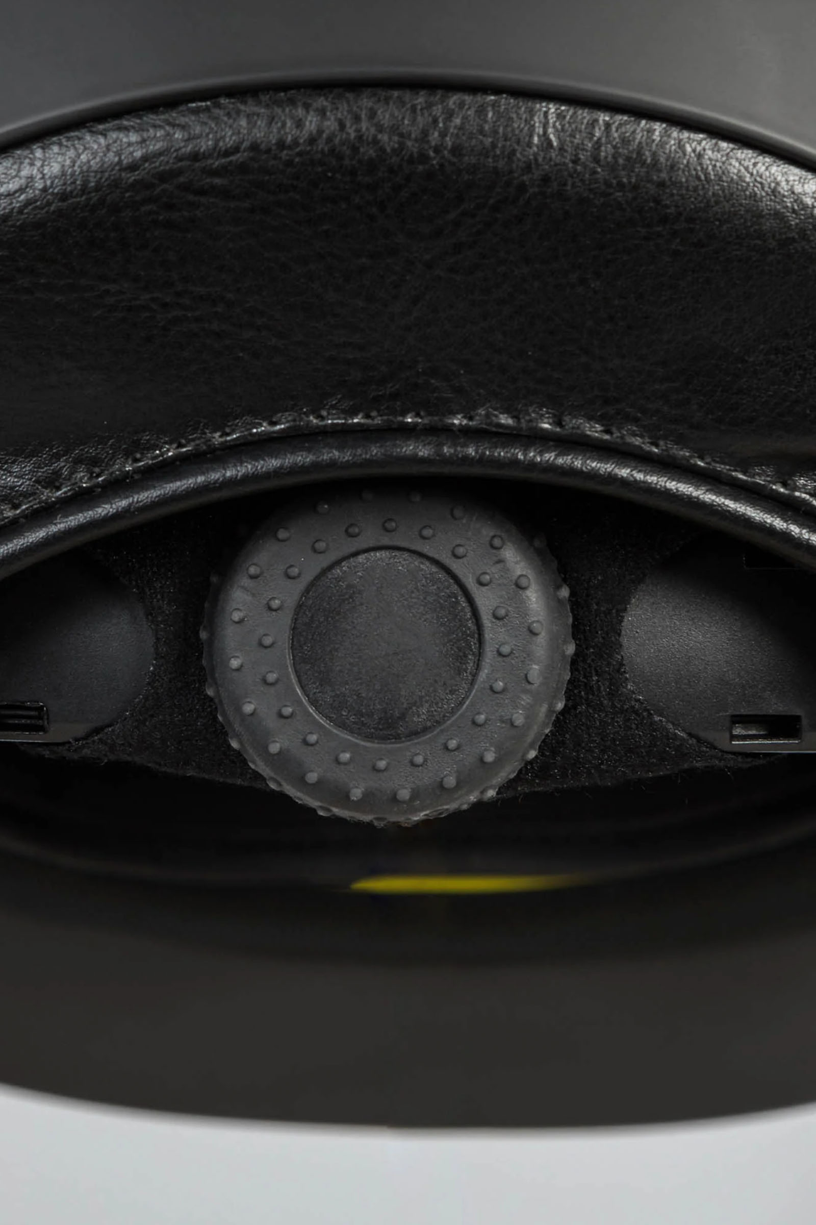 Back on Track Caracas kask jeździecki z gładką g&oacute;rną częścią