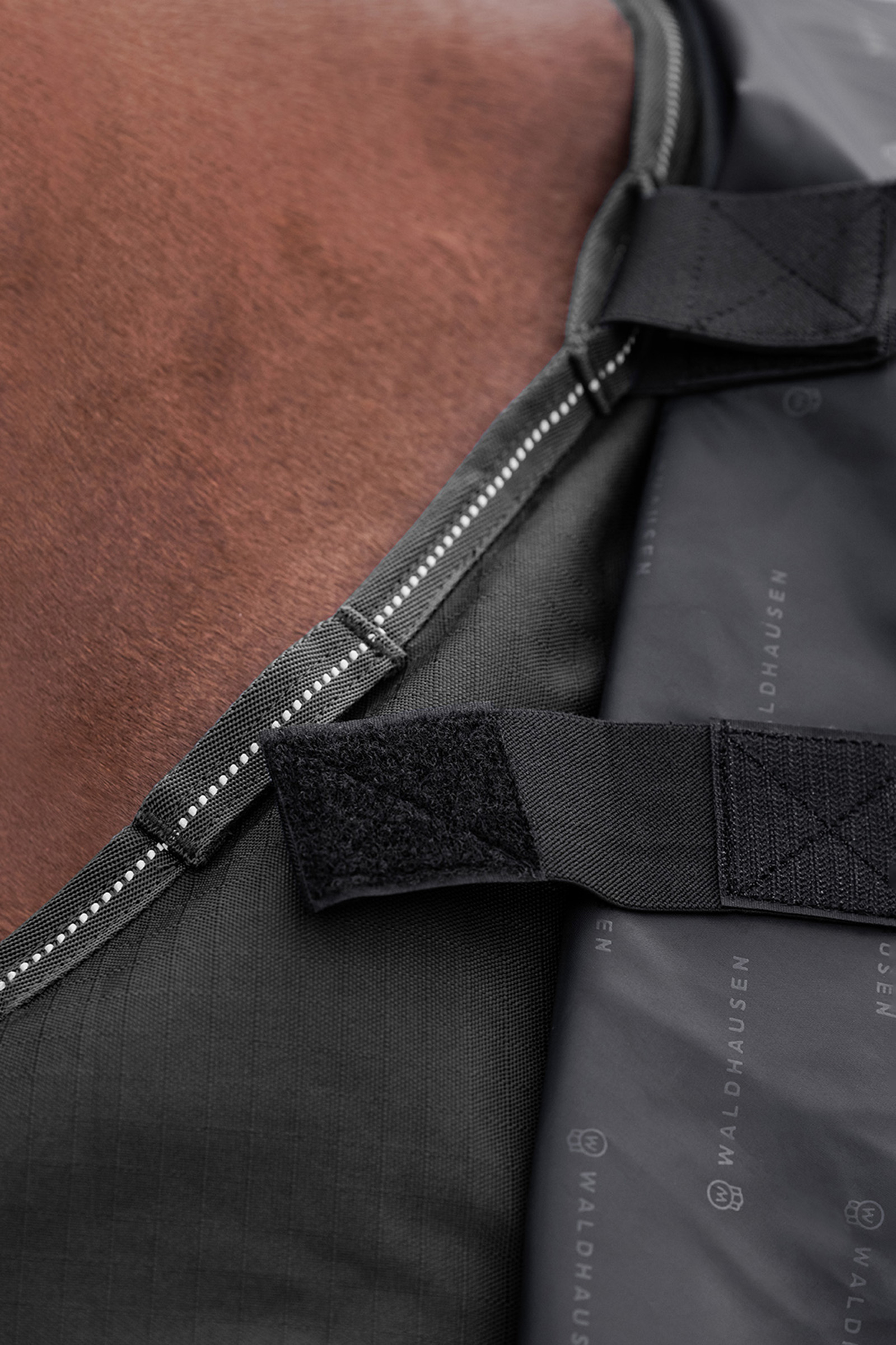 Waldhausen 600D Outdoor Neck Rug, 200 g