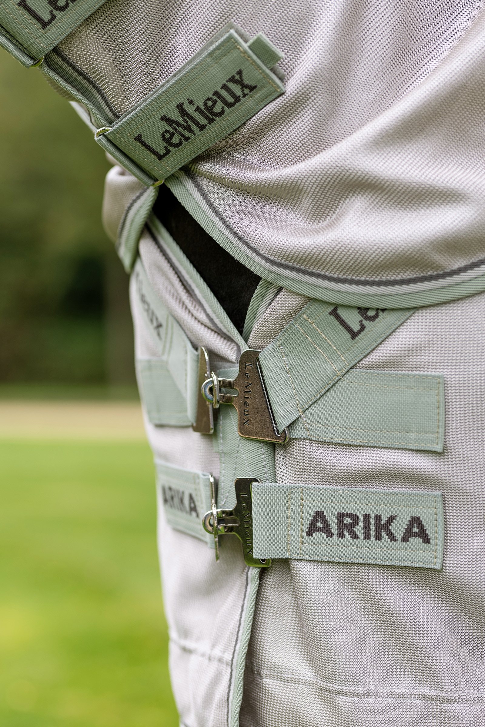 LeMieux Arika Armour-Tek Kołdra Przeciwmuchowa z odpinanym kapturkiem