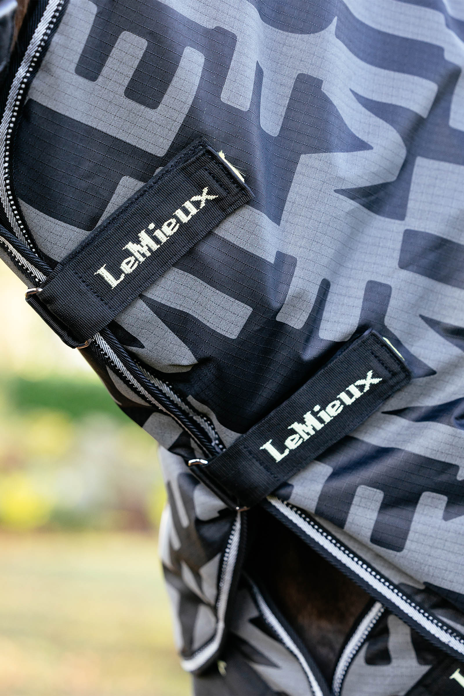 LeMieux Arika Reflective Turnout Rug With Detachable Neck, 0 g