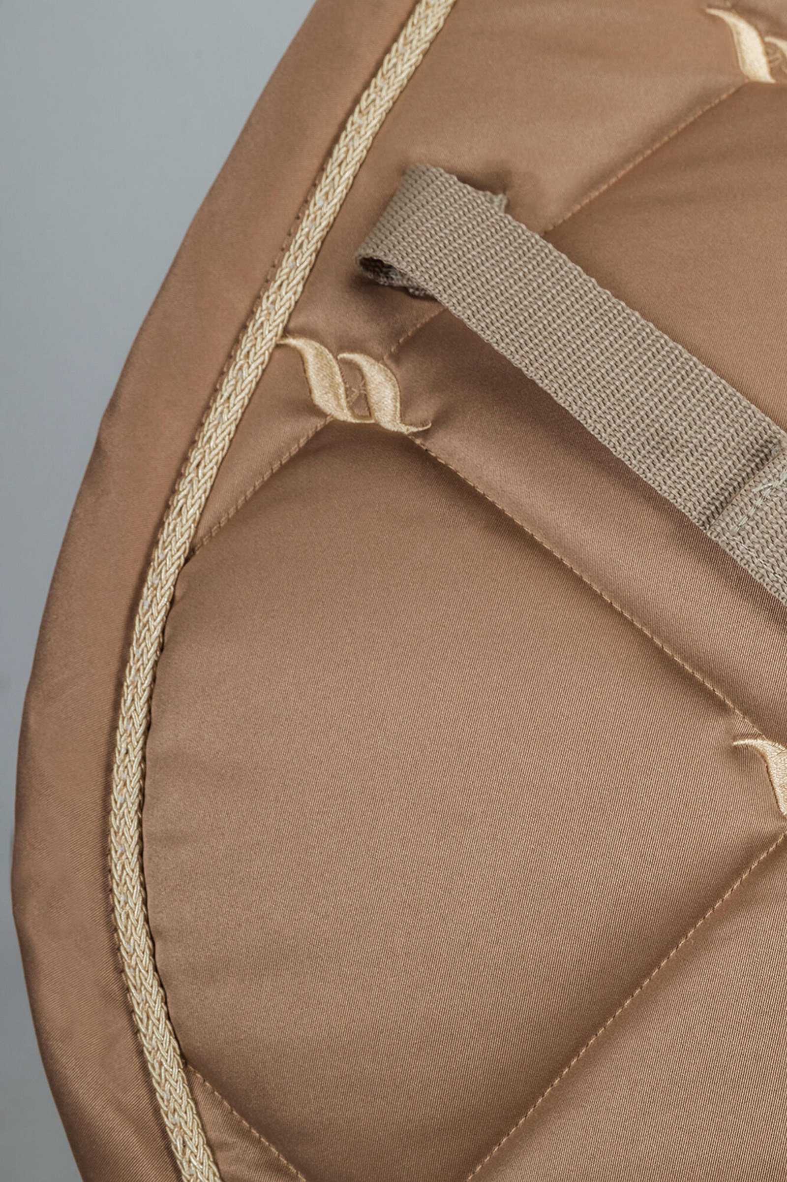 Nougat Brown Back on Track Nights Collection Czaprak wszechstronny 