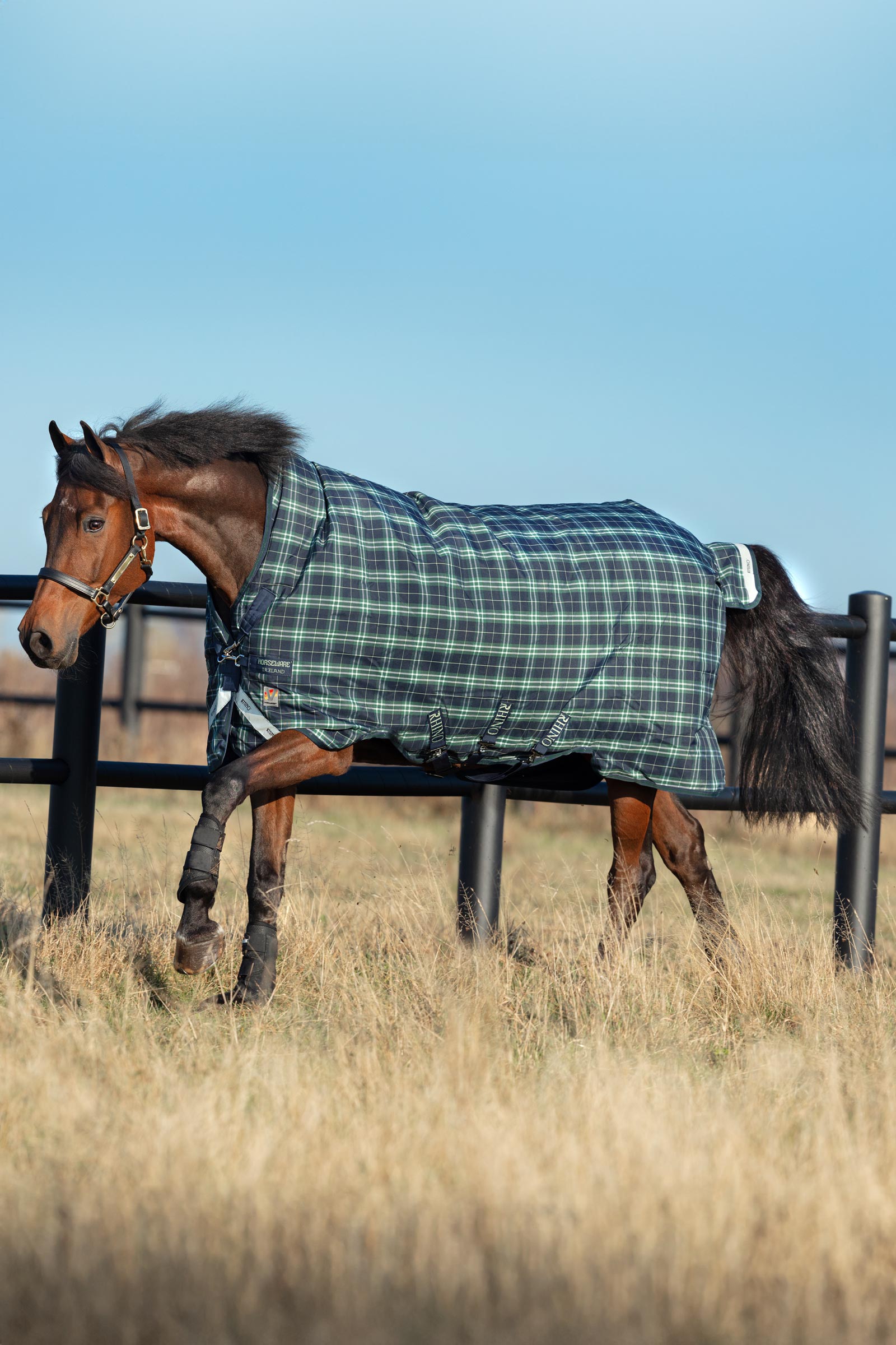 Horseware Rhino Wug Vari-Layer Derka padokowa z wysokim szyjem, 250g