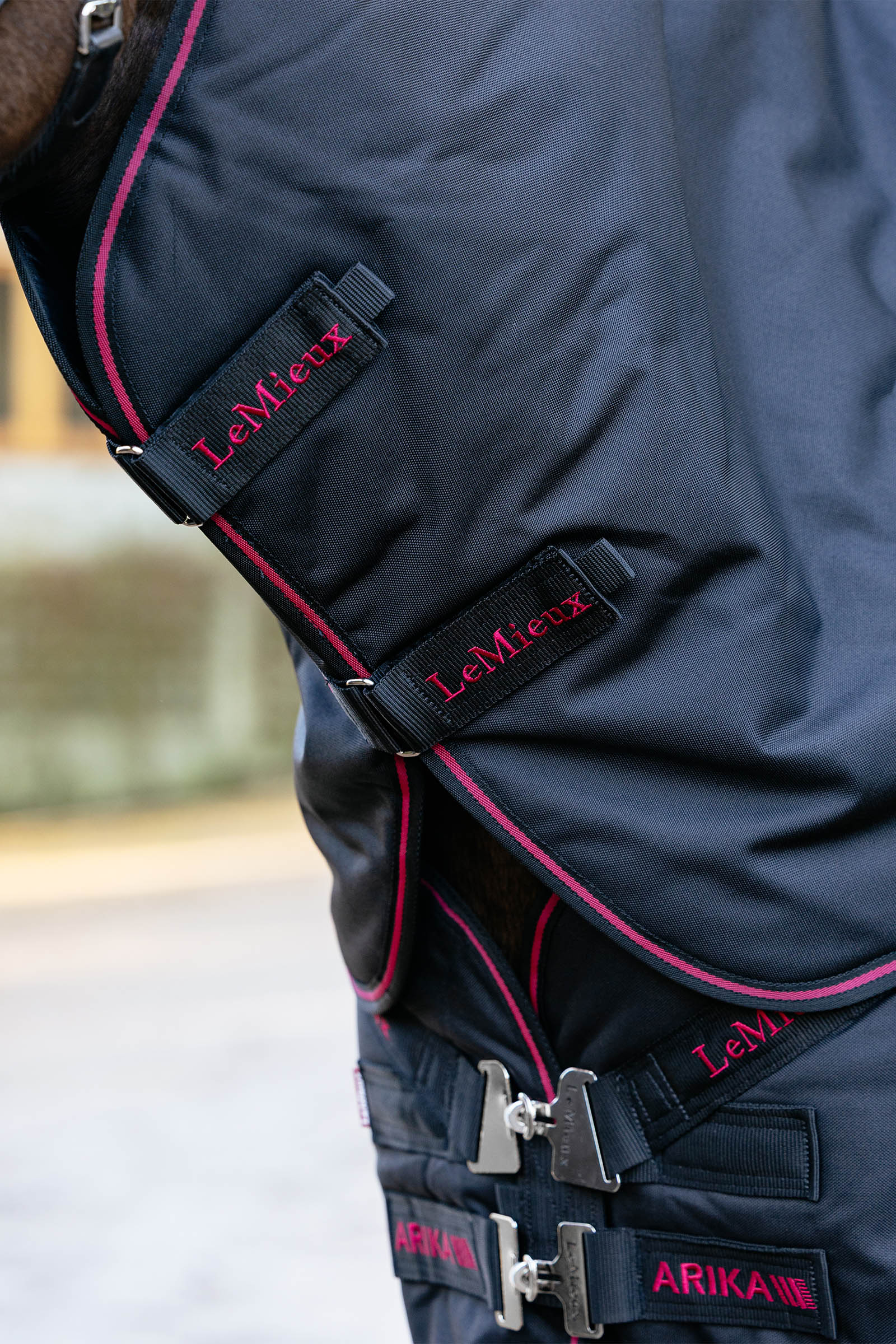 LeMieux Arika Storm-Tek derka padokowa z odpinanym kołnierzem, 50 g