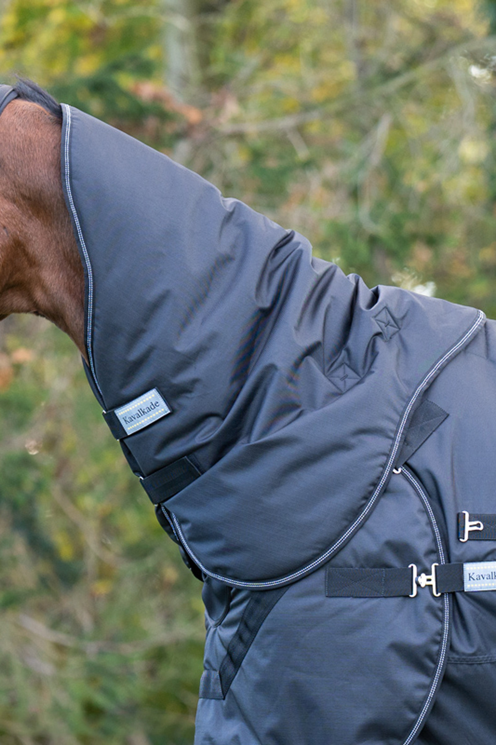 Kavalkade Halifax zapinany na szyję do Derka Padokowa 2w1 i Derka na karuzelę