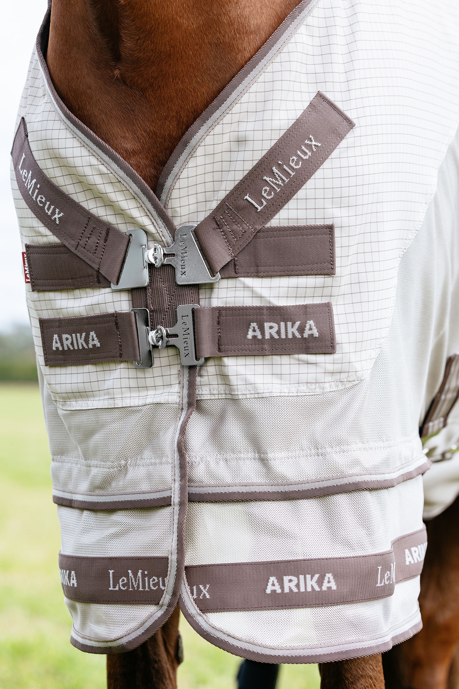 LeMieux Arika 450D Sunstopper derka padokowa z odpinanym kapturkiem, 0 g