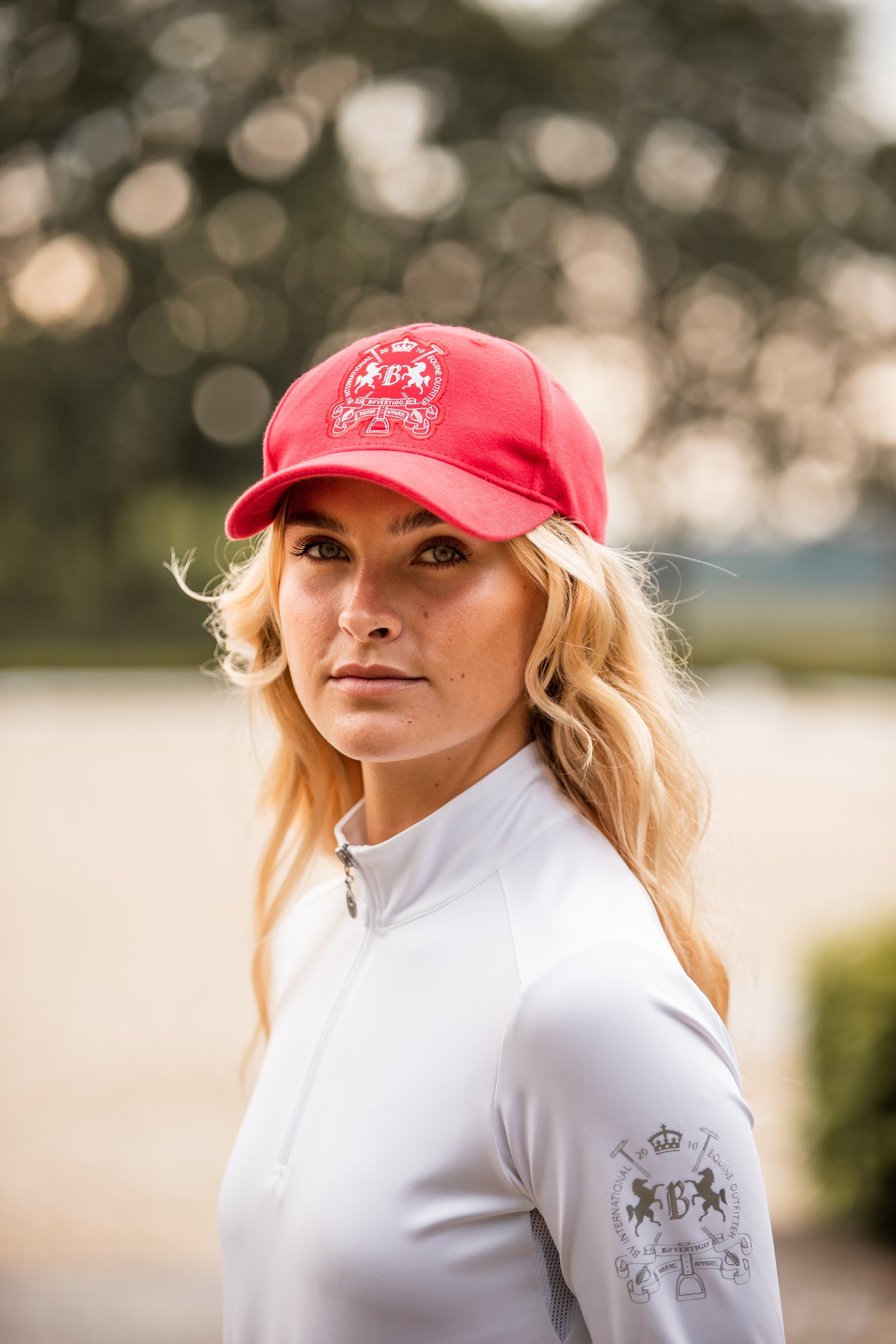 B Vertigo Bejsbol&oacute;wka z logo