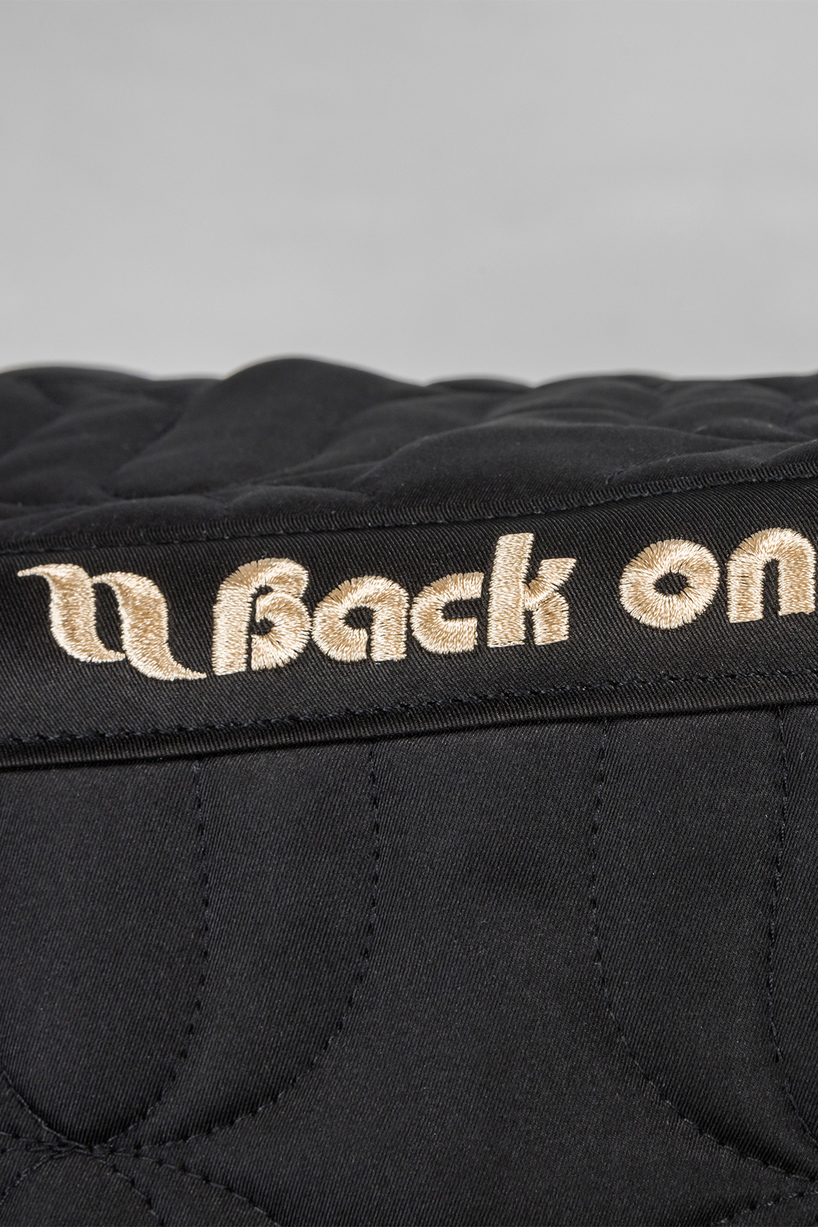 Czaprak ujeżdżeniowy Back on Track Deep Nights