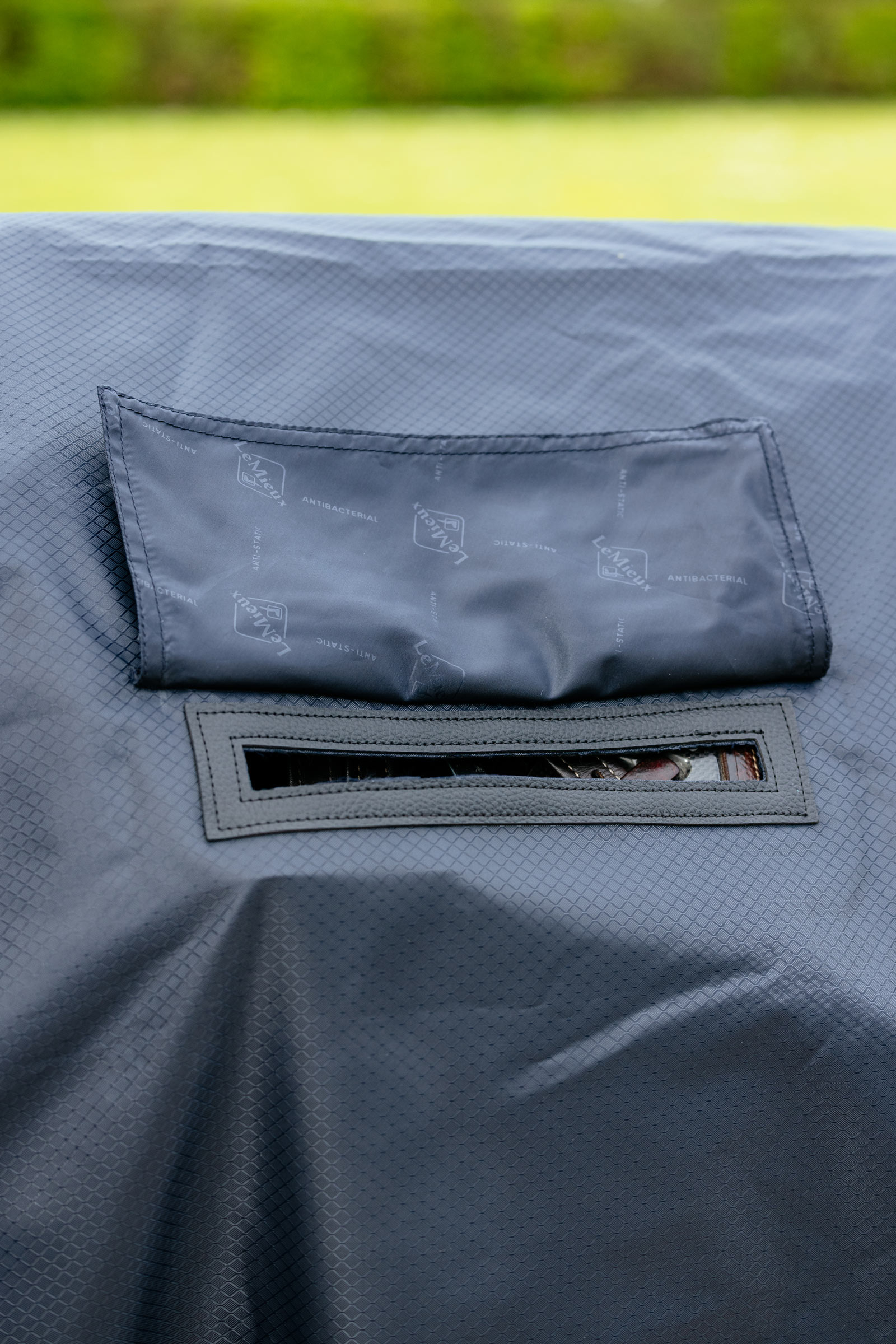 LeMieux derka treningowa przeciwdeszczowa z przymocowanym szyjnym elementem