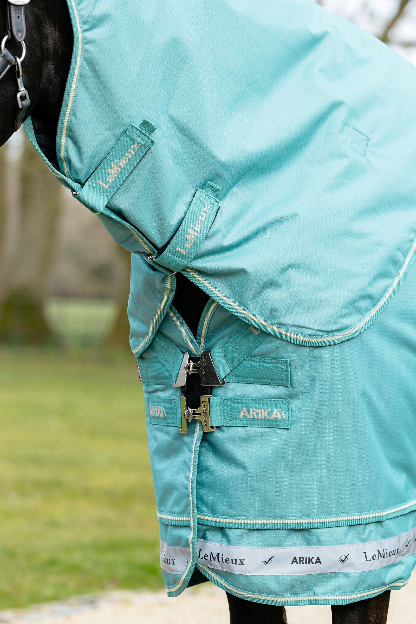 LeMieux Arika 600D Derka padokowa z odpinanym karkiem, 0g