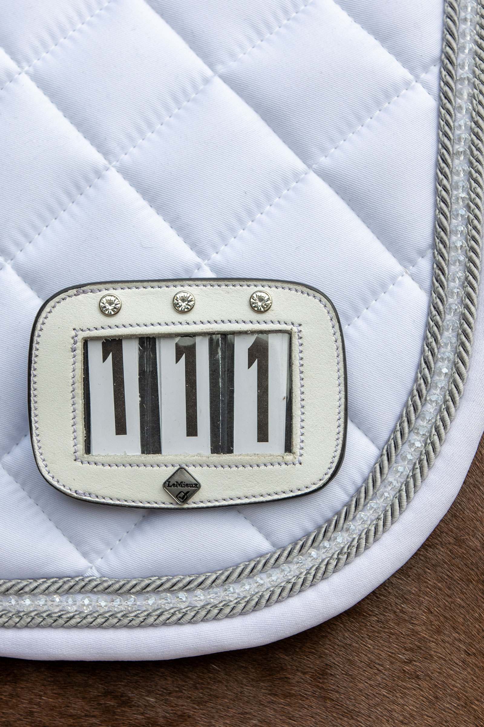 LeMieux uchwyt na numer na siodło z kryształkami