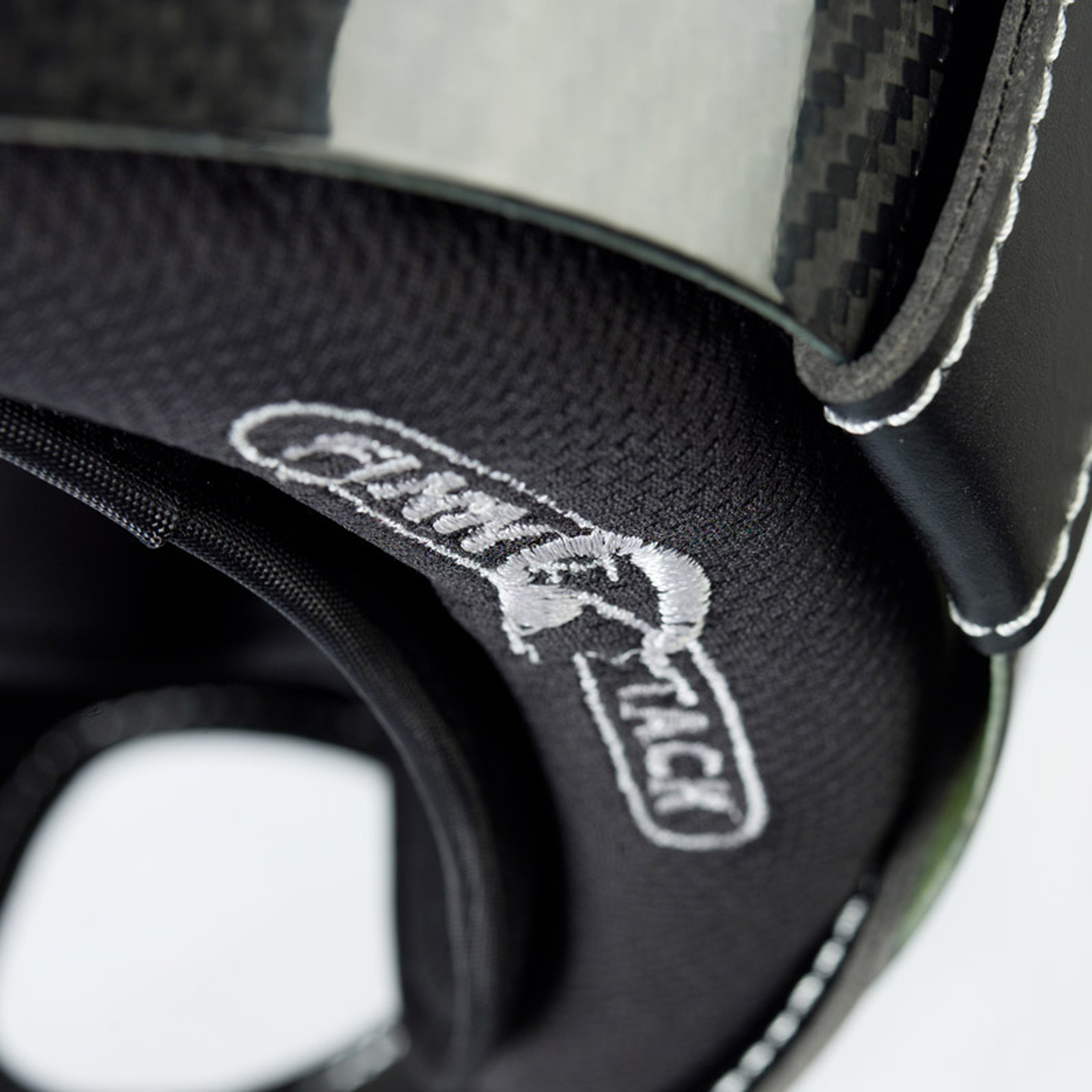 Kask z włókna węglowego Finntack Elite