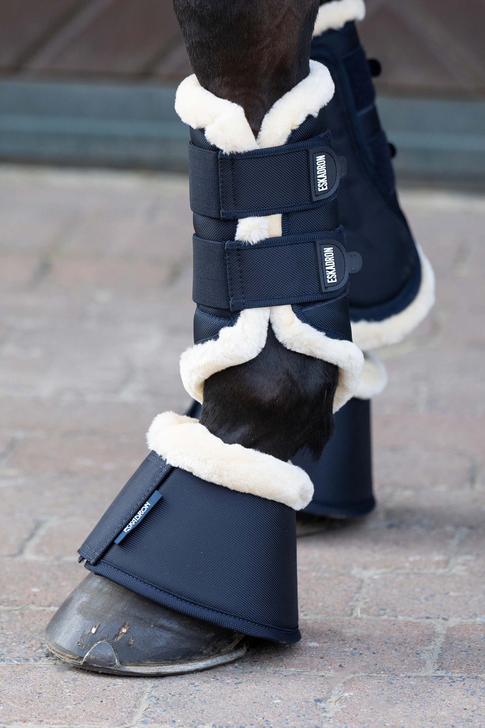 Eskadron Ochraniacze z futerkiem