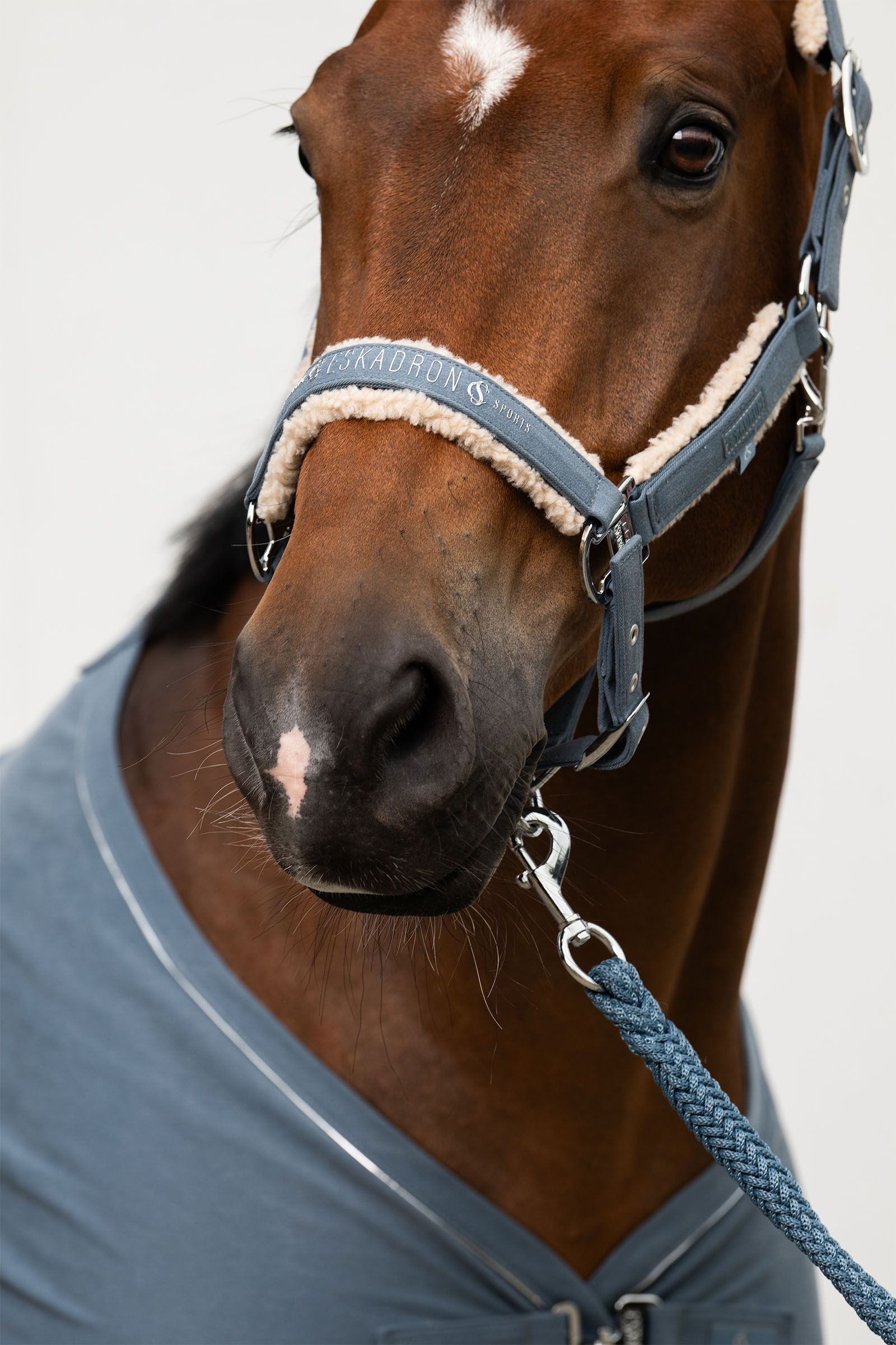 Eskadron Classic Sports SS25 Denim kantar z podw&oacute;jną sprzączką i podszyciem z teddyfleece