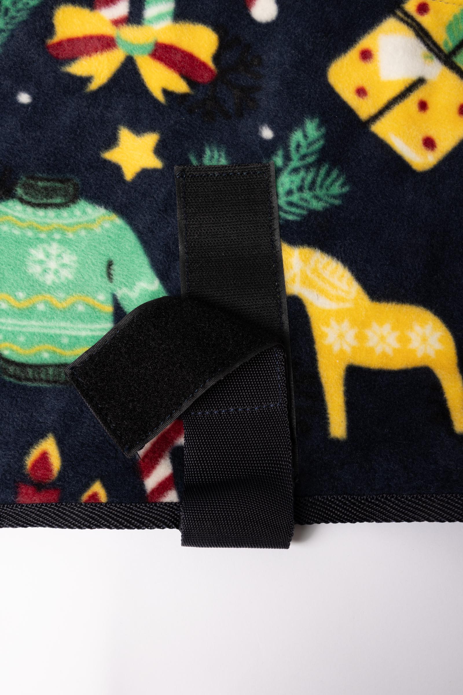 Świąteczny sweter dla ps&oacute;w Horze