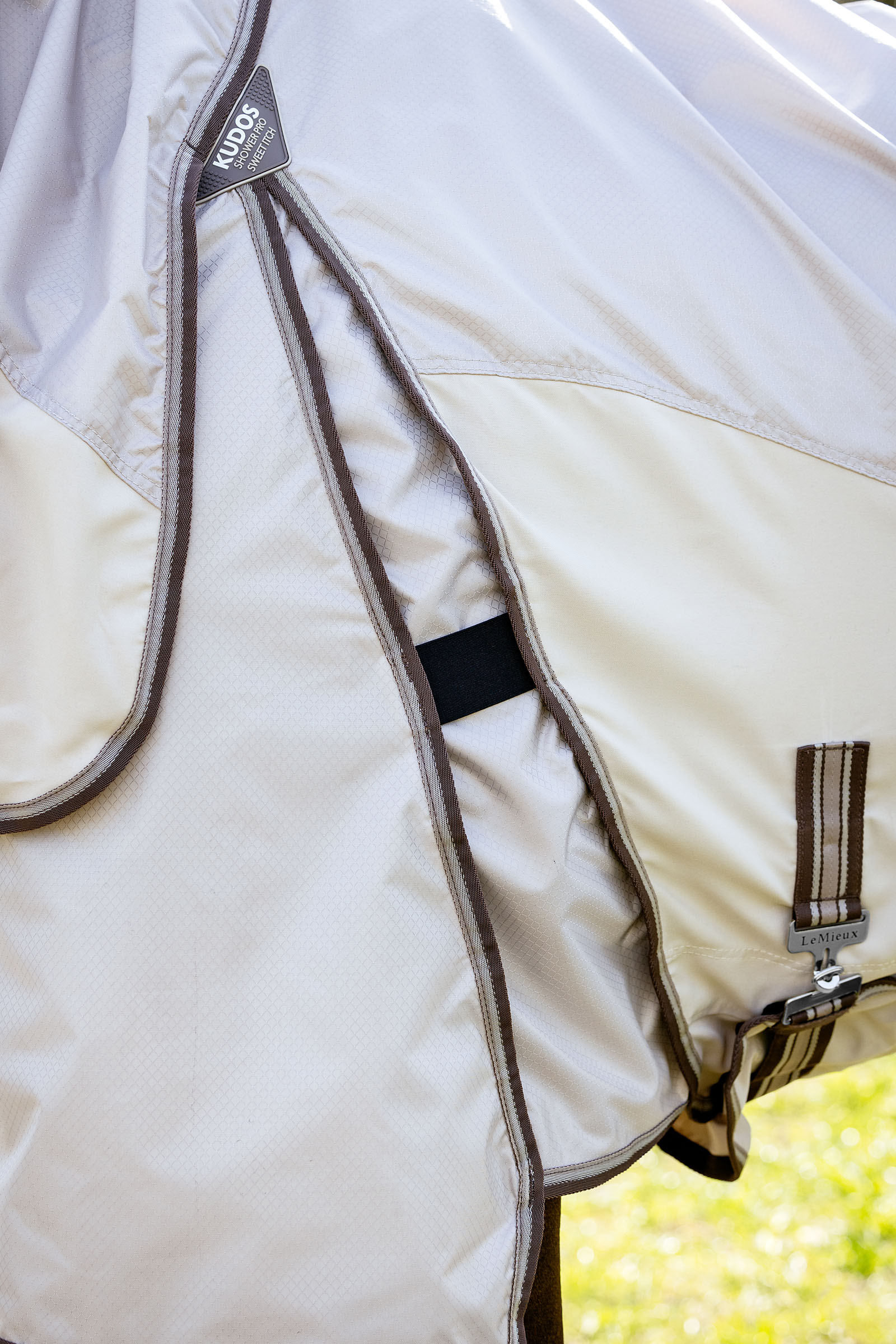 LeMieux Kudos Shower Pro derka egzemowa z odpinanym kapturkiem