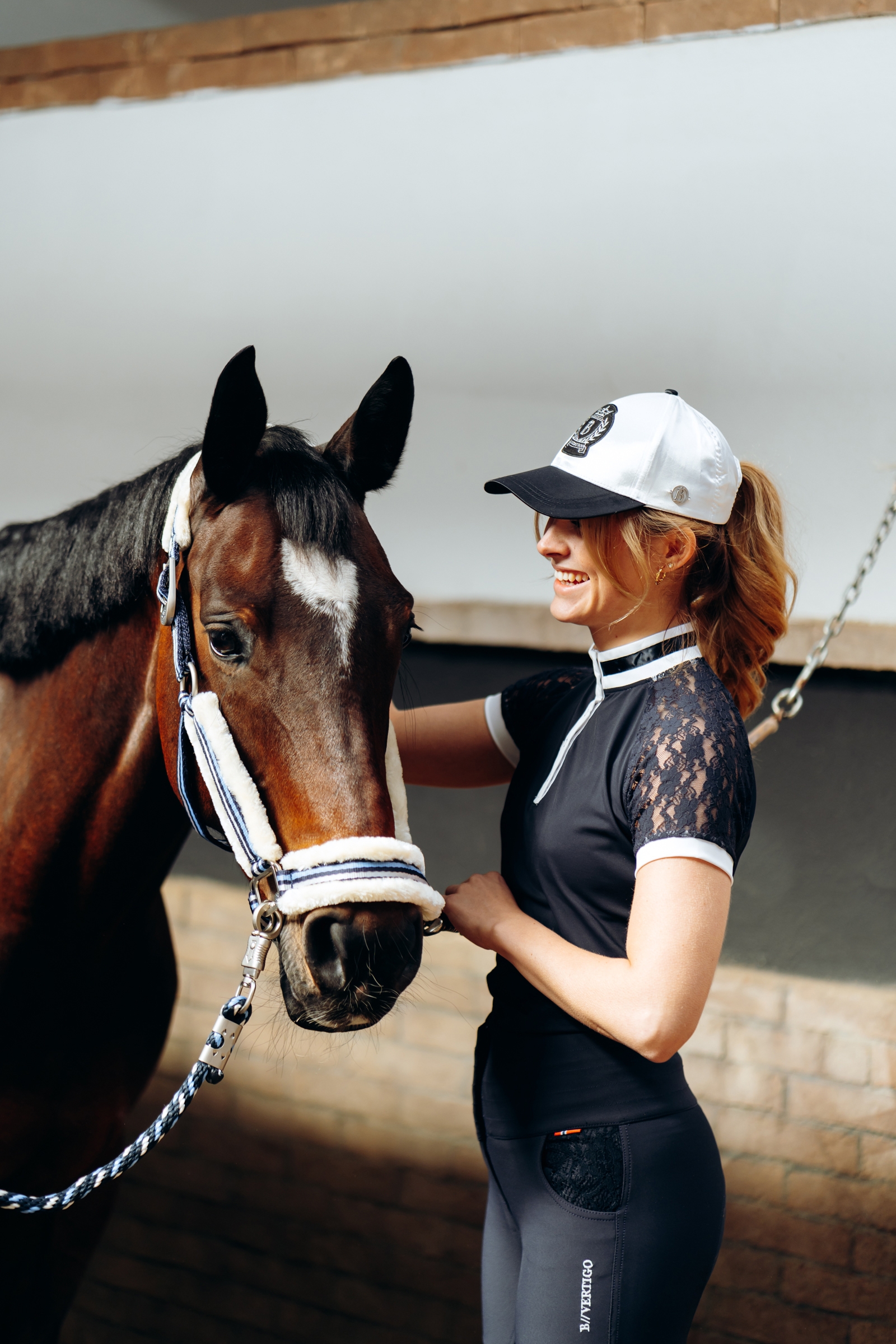 B Vertigo Satynowa czapka